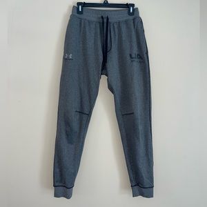 Men’s Under Armor loose fitting joggers
